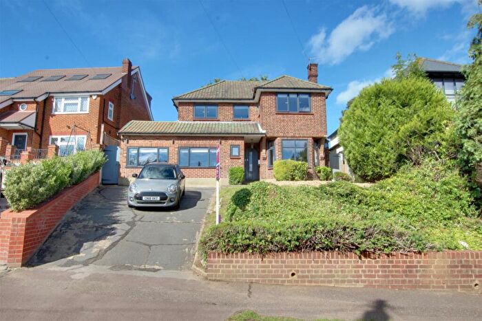 4 Bedroom Detached House To Rent In Old Park View, Enfield, EN2