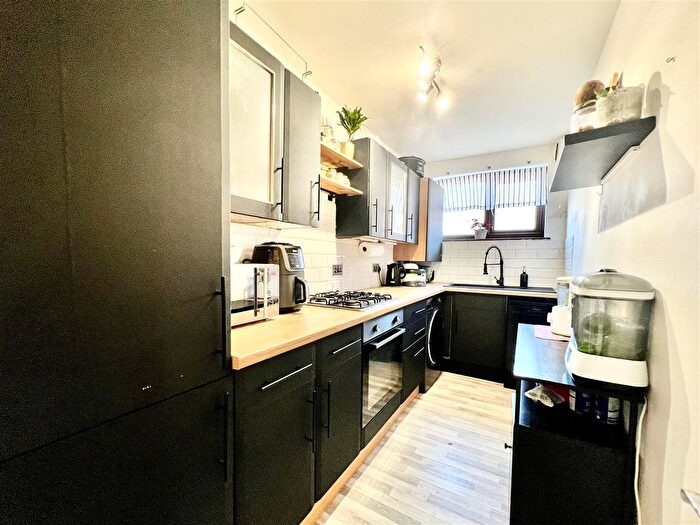 1 Bedroom Flat To Rent In Mabourne Court, Norwood Green, UB2