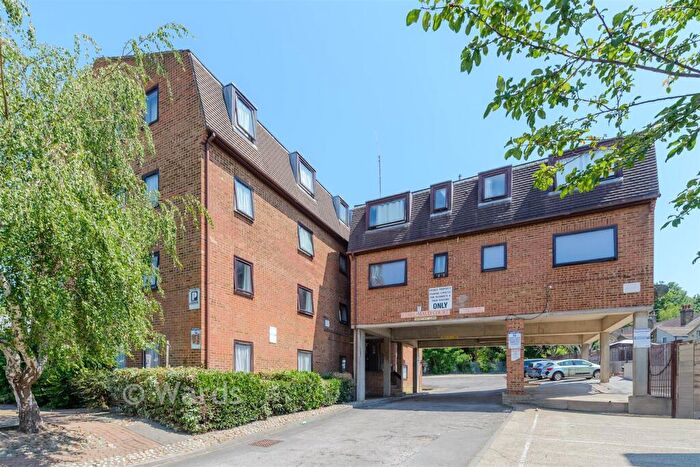 2 Bedroom Flat For Sale In Richmond Road, Gillingham, Kent, ME7