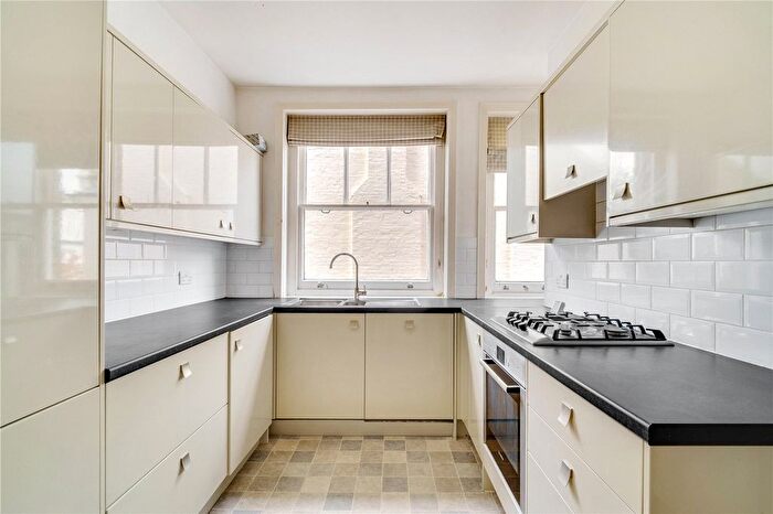 2 Bedroom Flat To Rent In Hurlingham Road, London, SW6