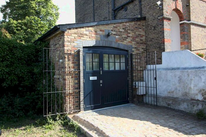 Studio To Rent In Lorn Road, London SW9