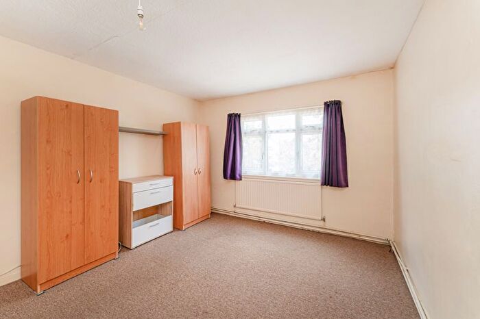 4 Bedroom Detached House For Sale In Scotland Green Road North, Enfield, EN3