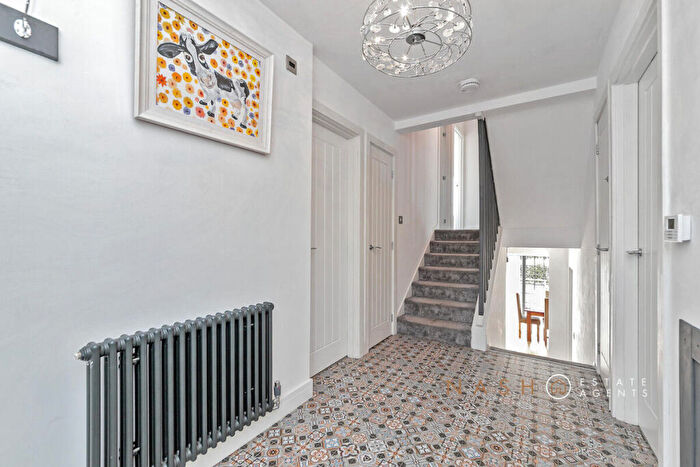 5 Bedroom Detached House For Sale In The Mount, Aspley Guise, MK17
