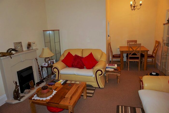 2 Bedroom Flat To Rent In Dean Street, Liskeard, PL14