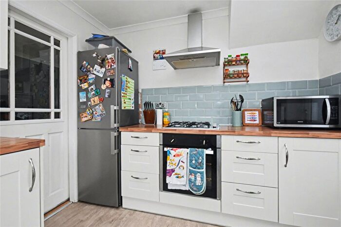 3 Bedroom Semi-Detached House For Sale In Greenfield Avenue, Kippax, Leeds, West Yorkshire, LS25