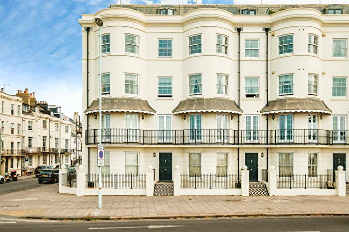 2 Bedroom Flat For Sale In Marine Parade, Worthing, BN11