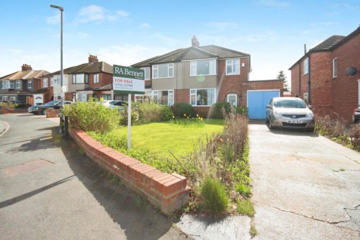 3 Bedroom Semi Detached House For Sale In Murcott Road East, Whitnash, Leamington Spa, Warwickshire, CV31