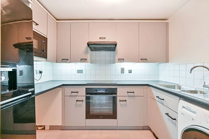 1 Bedroom Flat To Rent In Kingswood Drive, Sutton, SM2