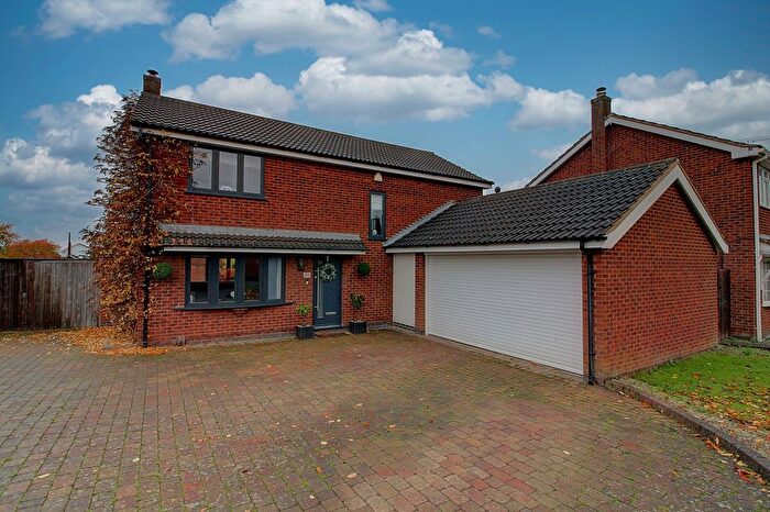 4 Bedroom Detached House For Sale In Hawthorn Crescent, Burbage, LE10