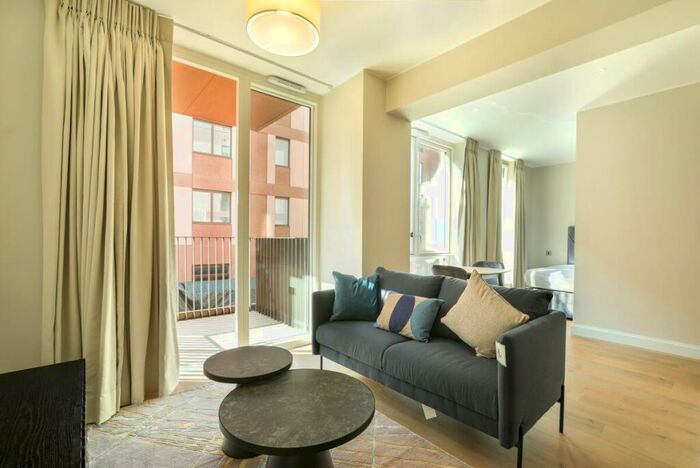 Flat To Rent In Zinc Street Sugar House Island, E15