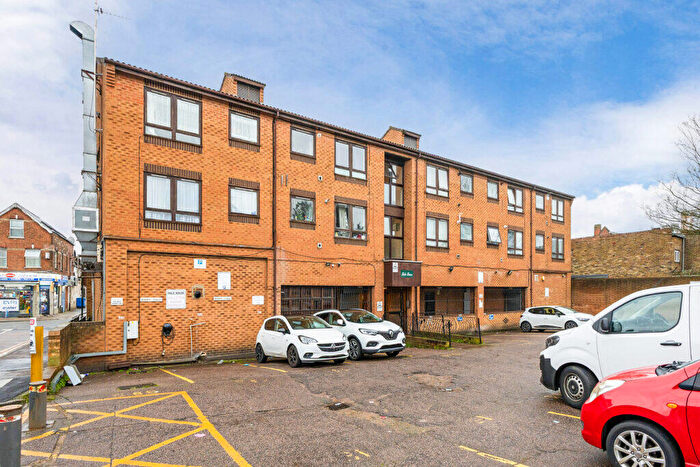 Studio For Sale In Hale House, Grove Road West, Enfield, EN3