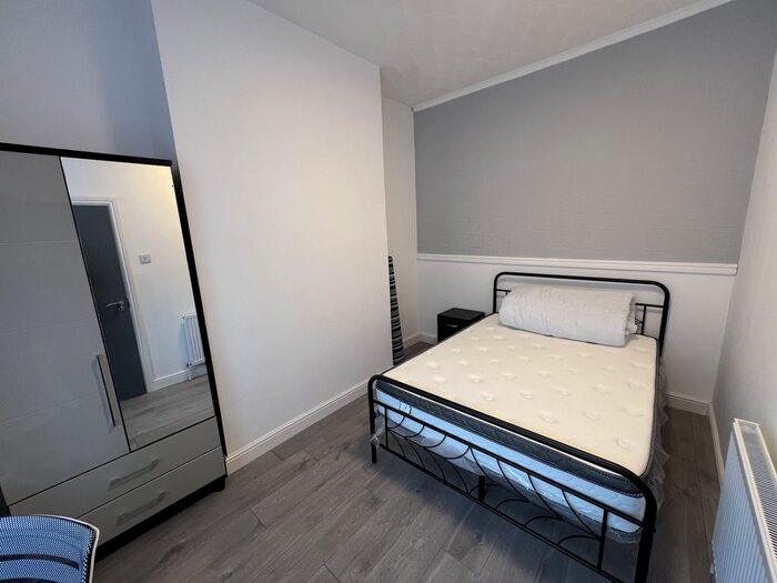 1 Bedroom End Of Terrace House To Rent In Room, Hardy Street, HU5