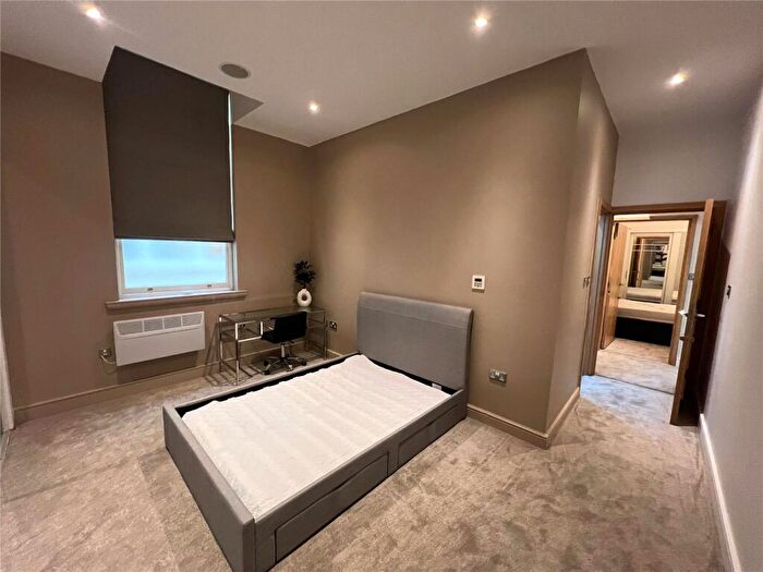 3 Bedroom Flat To Rent In Tower Building, Water Street, Liverpool, Merseyside, L3