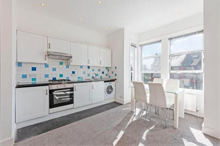 3 Bedroom Flat To Rent In Greenhill Road, London, NW10