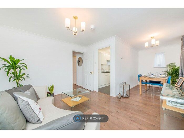 2 Bedroom Flat To Rent In Cleves House, London, E16