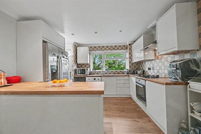 2 Bedroom Flat For Sale In Harris Lane, Shenley, WD7