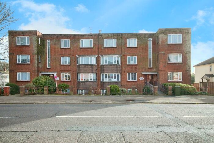 2 Bedroom Flat For Sale In Wimborne Road, Bournemouth, BH9
