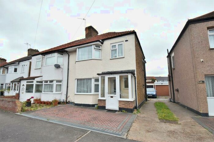 3 Bedroom Semi-Detached House To Rent In Northdown Road, Welling, DA16