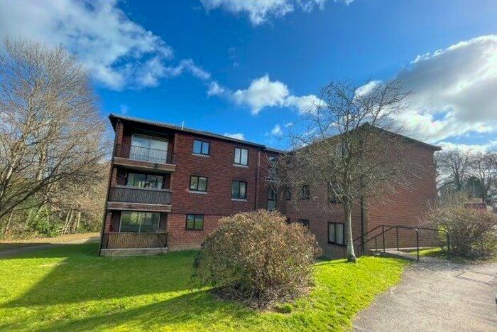 2 Bedroom Flat To Rent In The Beeches, Crowborough, TN6