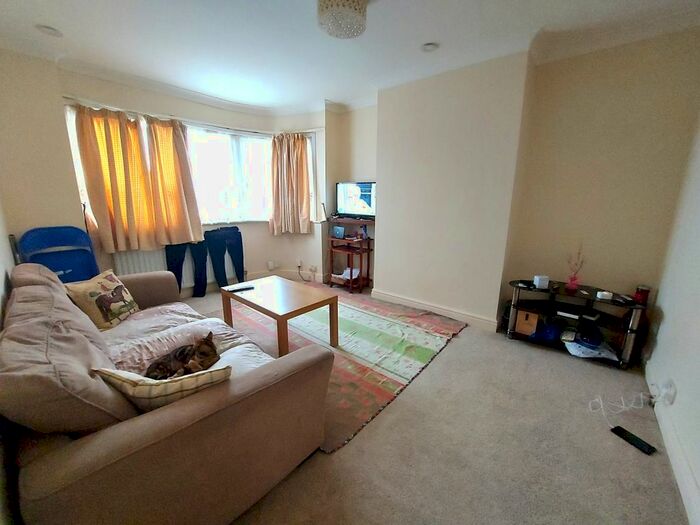 2 Bedroom Property To Rent In Fullwell Avenue, Ilford, IG5