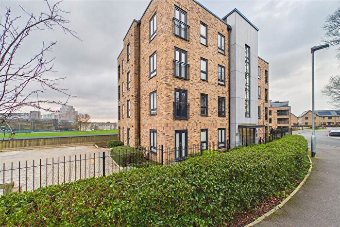 2 Bedroom Flat For Sale In Hurley Drive, Bracknell, Berkshire, RG12