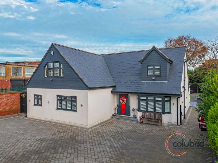 5 Bedroom Detached House For Sale In Thames Drive, Chadwell St Mary, RM16