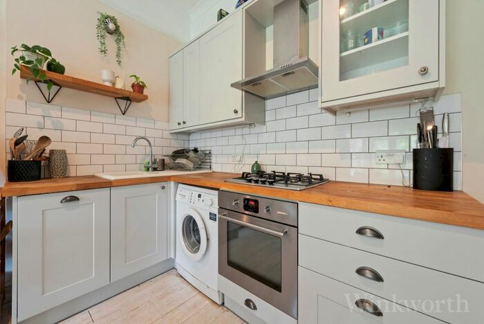 2 Bedroom Flat To Rent In Waldenshaw Road, London, SE23