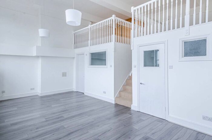 1 Bedroom Flat To Rent In Este Road, Clapham Junction, London, SW11