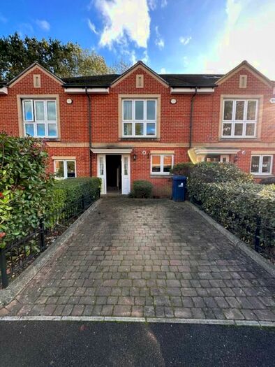 3 Bedroom Semi-Detached House To Rent In Pendlewood Close, Ealing, W5