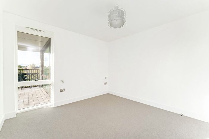 2 Bedroom Flat To Rent In Abbotsford Court, Park Royal, London, NW10