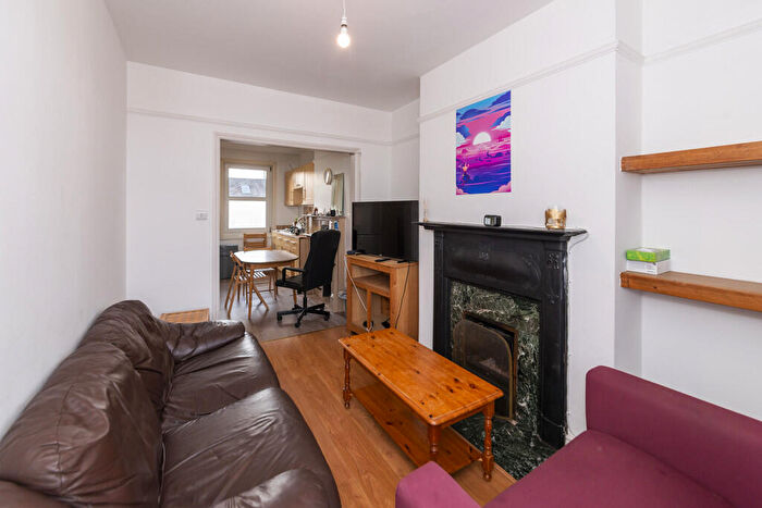4 Bedroom Maisonette To Rent In Woodbridge Hill, Guildford, GU2