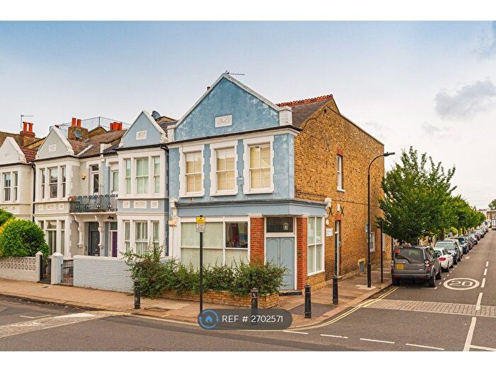 2 Bedroom Flat To Rent In Munster Road, London, SW6