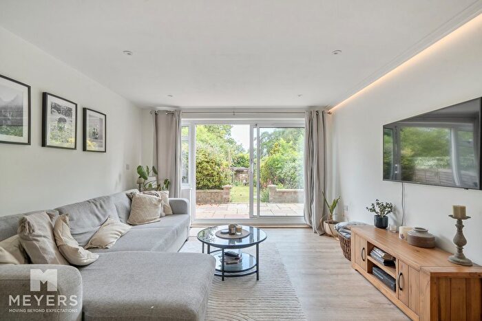 2 Bedroom Flat For Sale In Birkdale Court, Broadstone, BH18