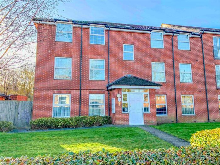 2 Bedroom Apartment To Rent In Bridge Court, Welwyn Garden City, AL7