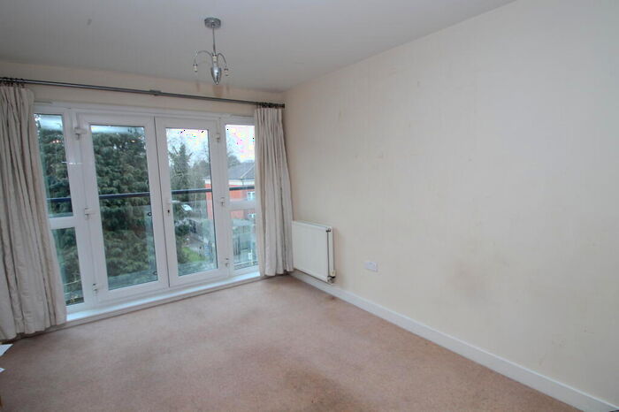 2 Bedroom Apartment To Rent In Kendra Hall Road, South Croydon, CR2