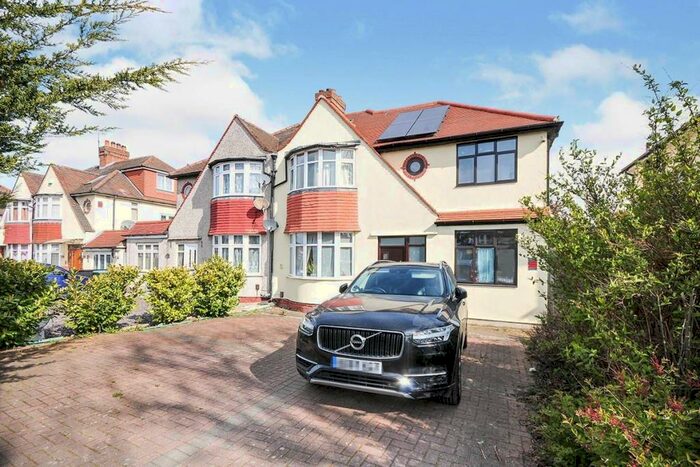 5 Bedroom Semi-Detached House To Rent In Sidcup Road, London, SE9