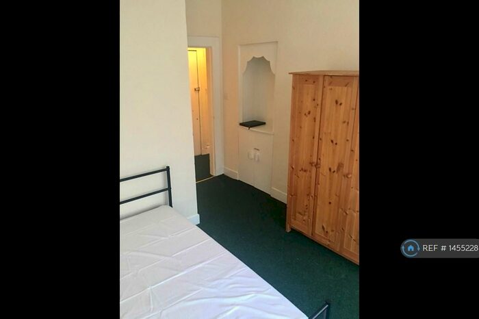 1 Bedroom Flat To Rent In Maxwellton Street, Paisley, PA1