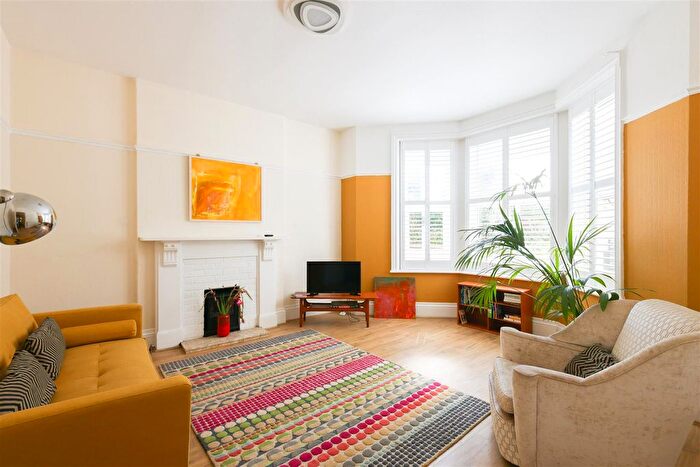 1 Bedroom Flat For Sale In Cornwallis Gardens, Hastings, TN34