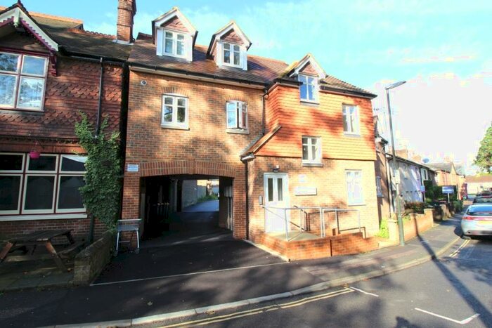 2 Bedroom Flat To Rent In Church Street, West Green, RH11