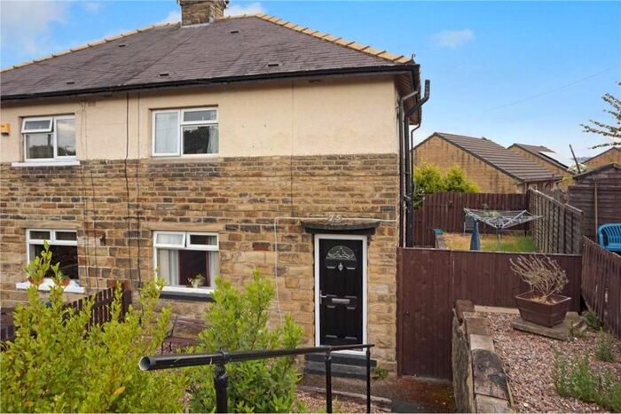 3 Bedroom Semi-Detached House To Rent In Oaklands, Rastrick, Brighouse, HD6