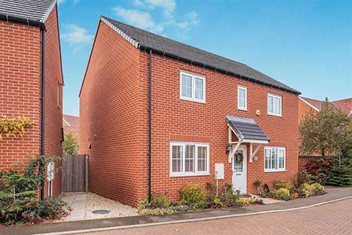 4 Bedroom Detached House For Sale In Yarrow Road, Bodicote, OX15