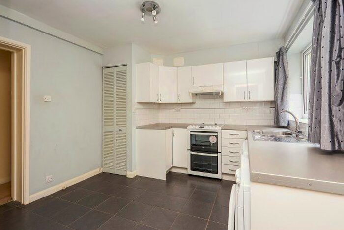 2 Bedroom Flat To Rent In Coniston Court, Weybridge, KT13