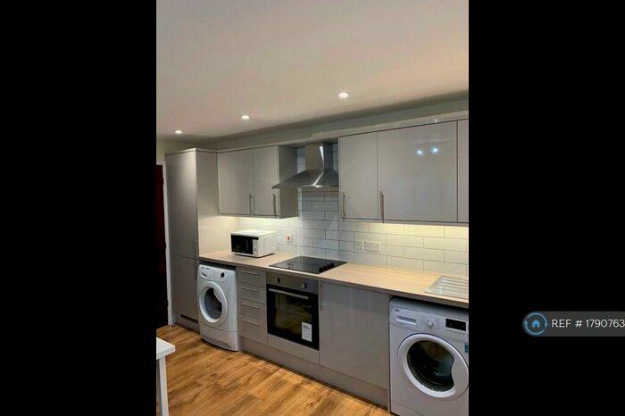 1 Bedroom Flat To Rent In Kingfisher House, High Wycombe, HP11