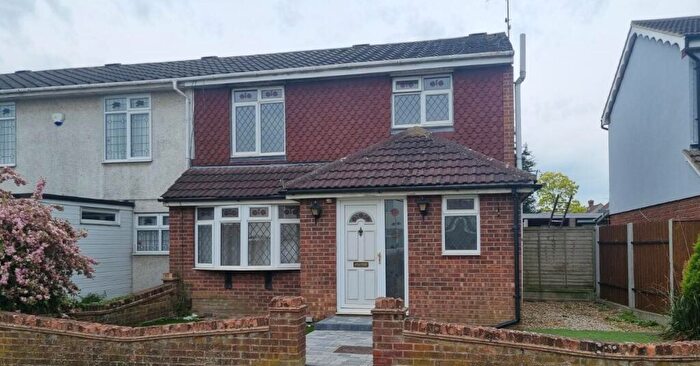3 Bedroom End Of Terrace House For Sale In Manor Avenue, Pitsea, Basildon, Essex, SS13