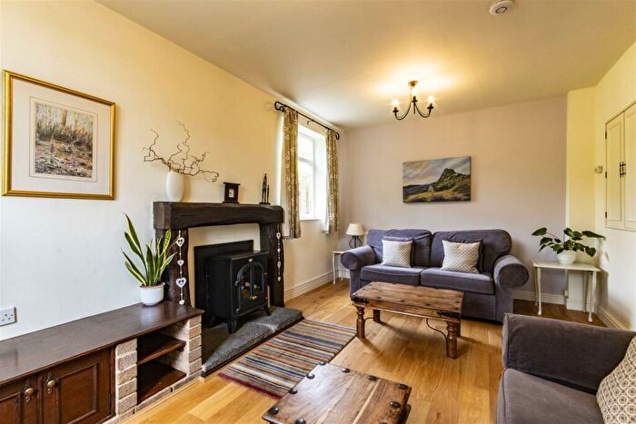 3 Bedroom Cottage For Sale In Quarry Lane, Alton, Chesterfield, S42