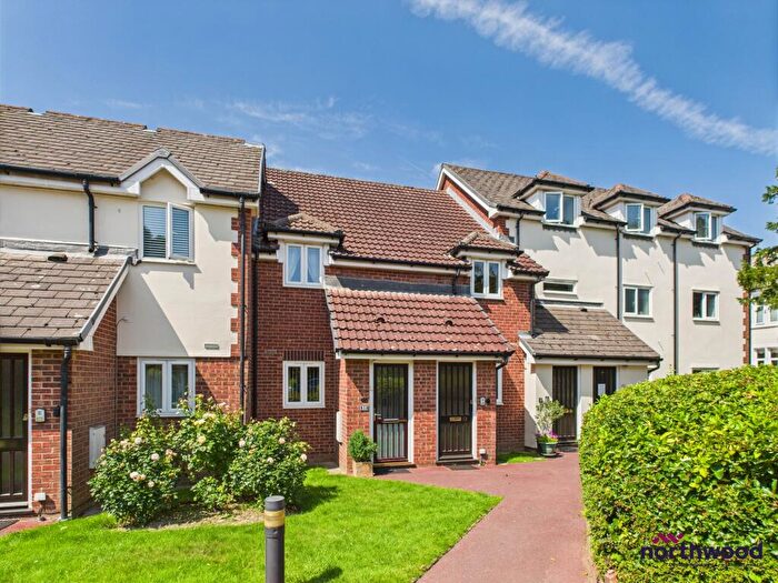 2 Bedroom Flat For Sale In Rusper Road, Horsham, RH12