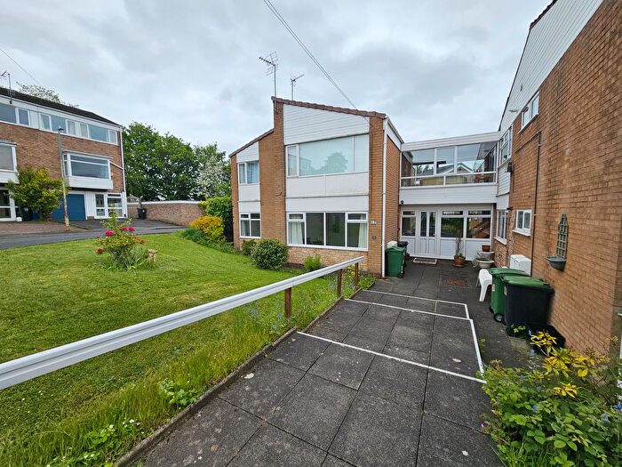 Studio To Rent In Abberton Close, Halesowen, B63
