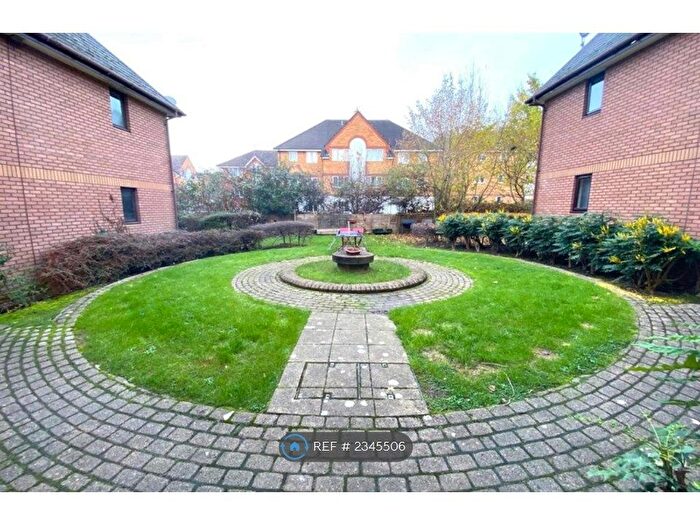 4 Bedroom Semi-Detached House To Rent In Butlers Walk, Bristol, BS5