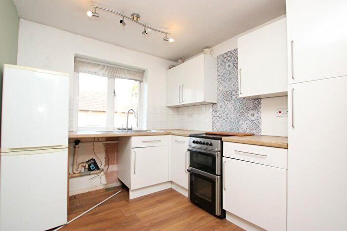 1 Bedroom Maisonette To Rent In Thorngate Street, Kettering, Northamptonshire, NN16