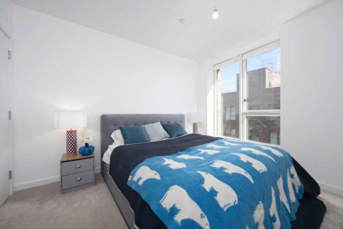 2 Bedroom Flat For Sale In Clapton Common, Clapton, E5